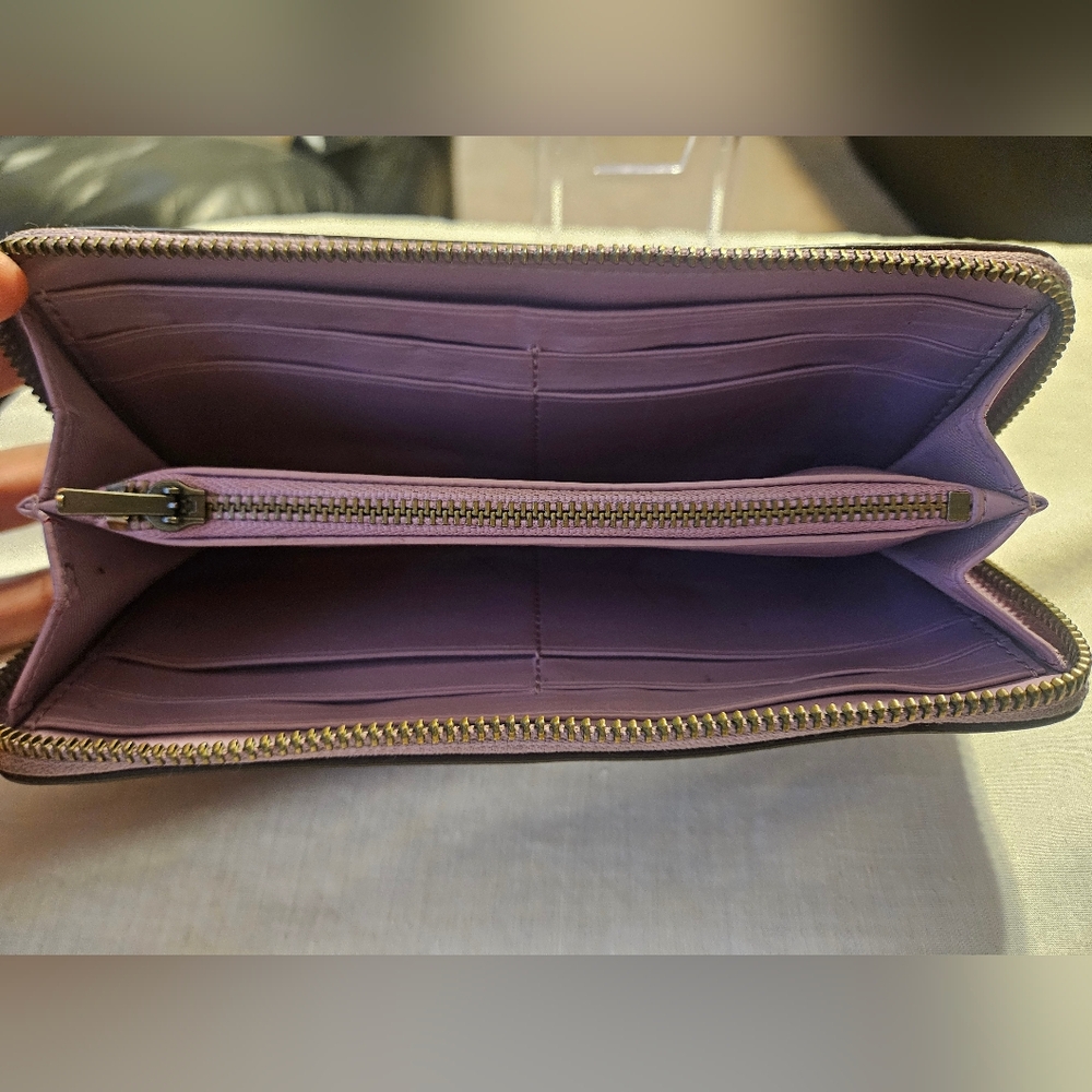 Coach Purple Leather Zip Wallet - GUC - Picture 8 of 9